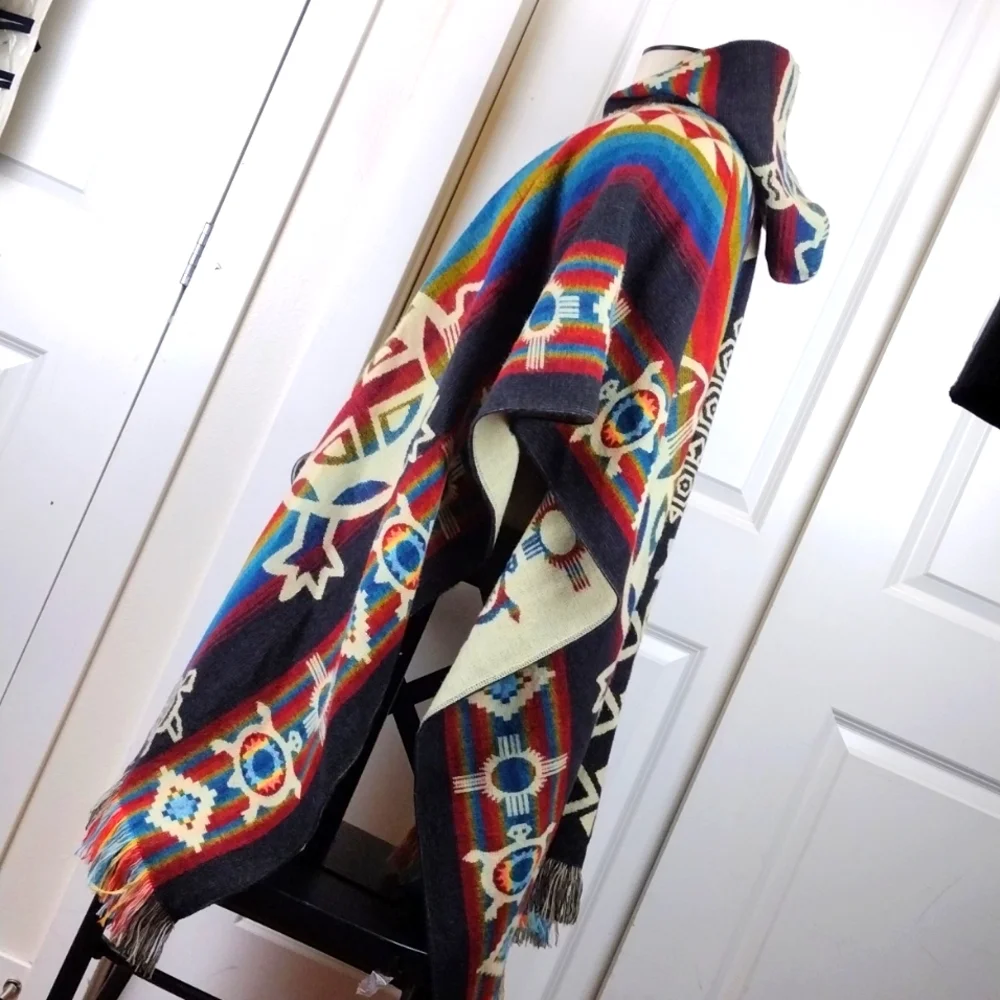 Hooded Peruvian Poncho with Aztec Inca turtle Designs. Turtle. hooded.. Aztec - Picture 5 of 15